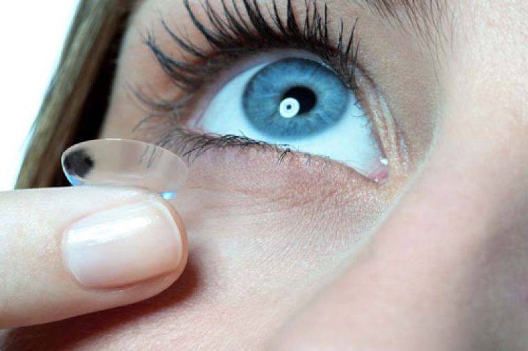 Как часто нужно менять линзы контактные для глаз: как понять, когда испортились, как узнать, что пора купить новые, сколько надо носить оптику для коррекции зрения?