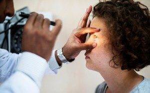 Химический ожог глаз: первая помощь, методы лечения, капли в глаза