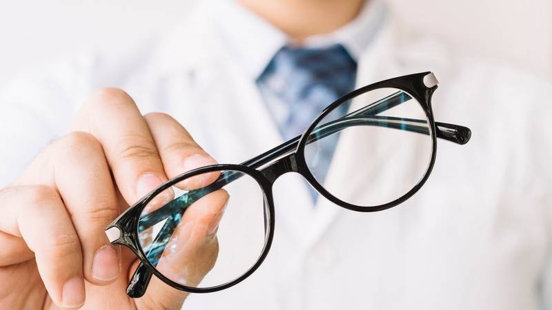 Дальнозоркость — как подобрать очки