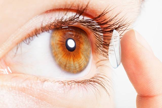 Непростой вопрос – вредны ли линзы для глаз? цветная контактная оптика: возможная опасность