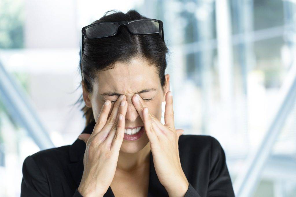 Болят глаза от очков – причины, последствия - секреты здоровья