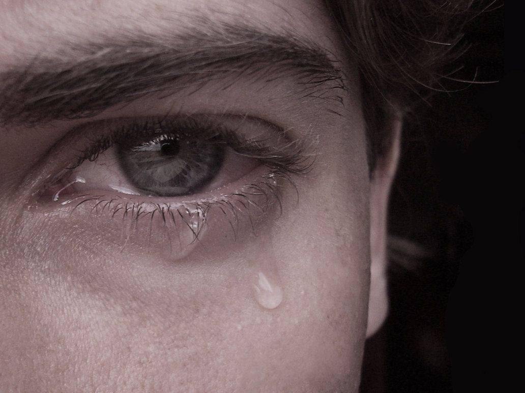 Почему болят глаза от слез