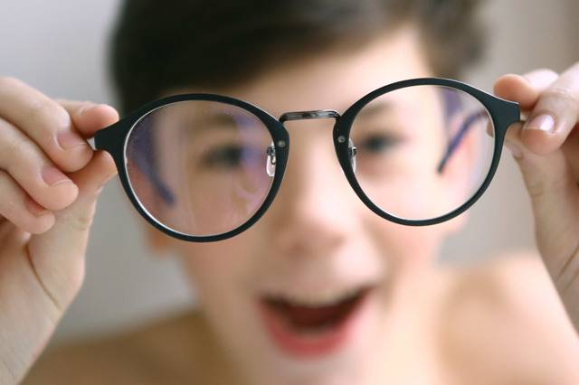 Хорошие очки не портят зрение: не бойтесь носить очки для зрения из-за глупых мифов
