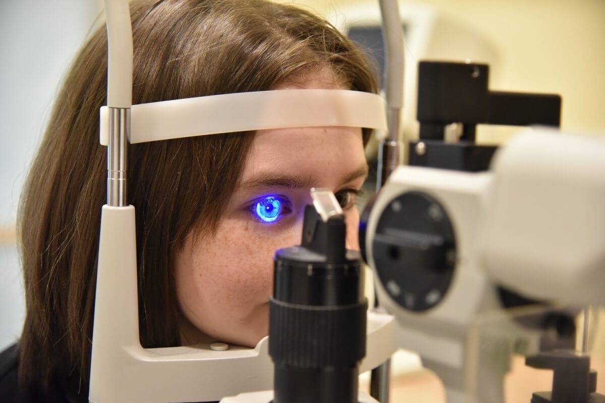 Аппаратное лечение глаз: разновидности - "здоровое око"