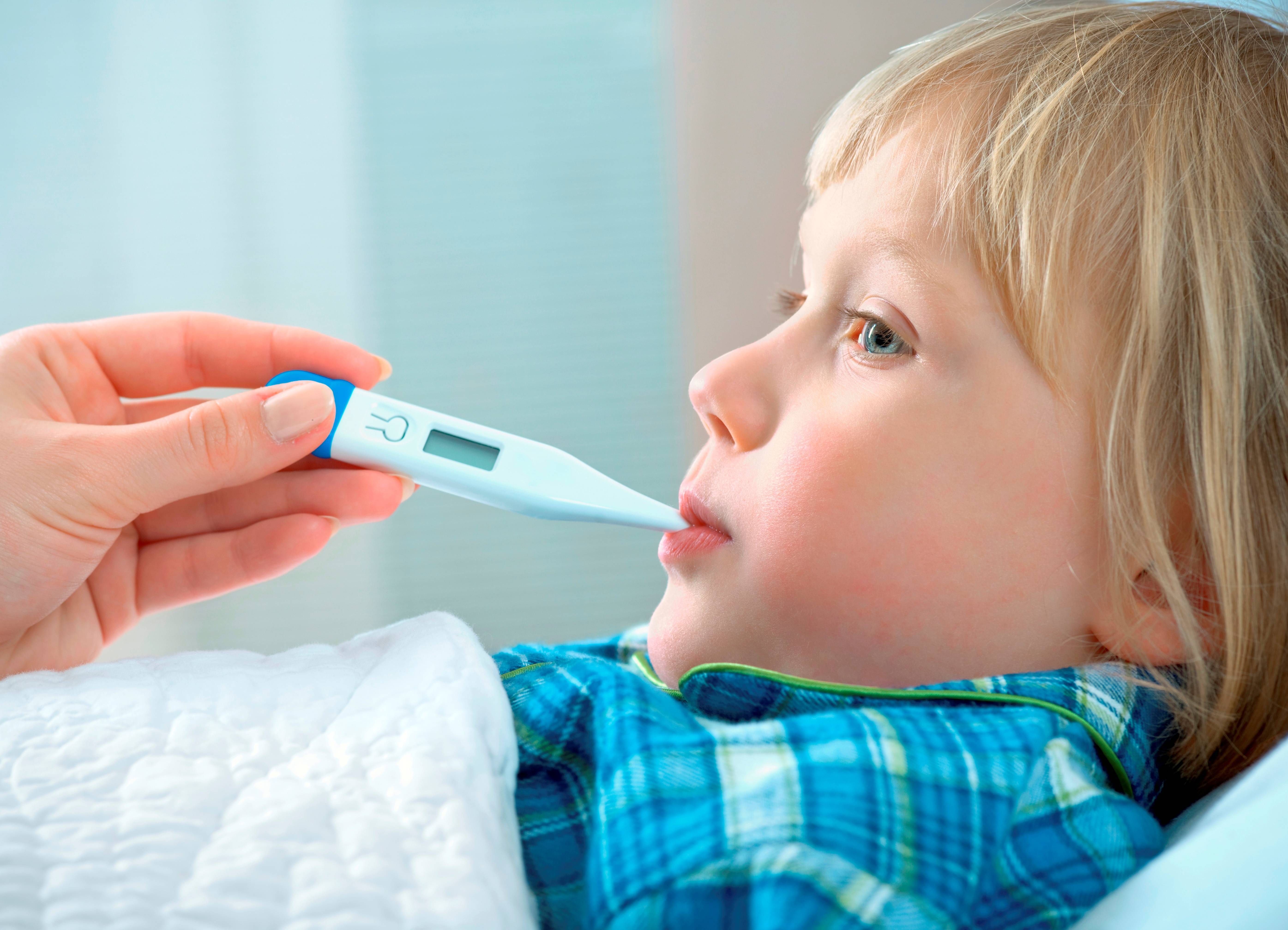 Конъюнктивит и температура у ребенка (простуда, орви): лечение