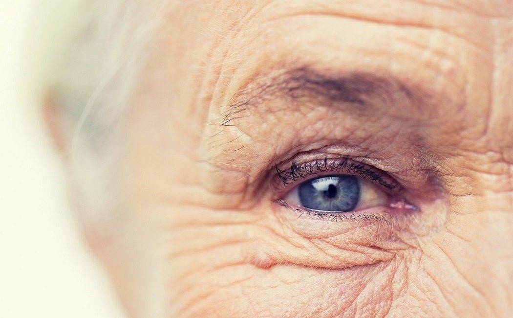 Глазные капли от слезотечения для пожилых людей