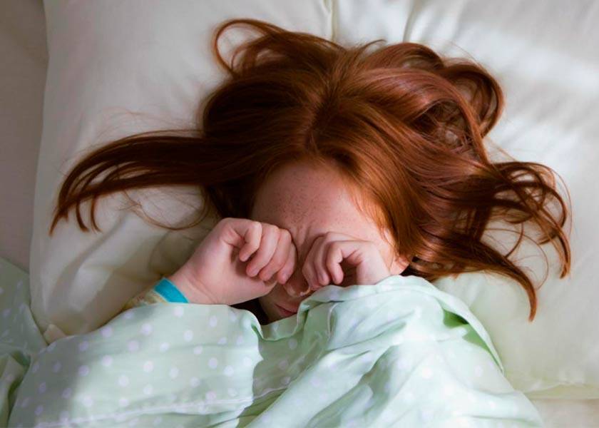 Красные глаза после сна: причины, что делать, если с утра покраснели белки