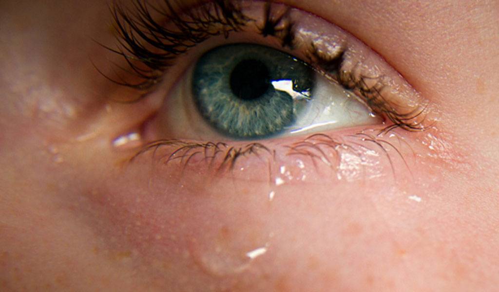 Когда плачешь болят глаза