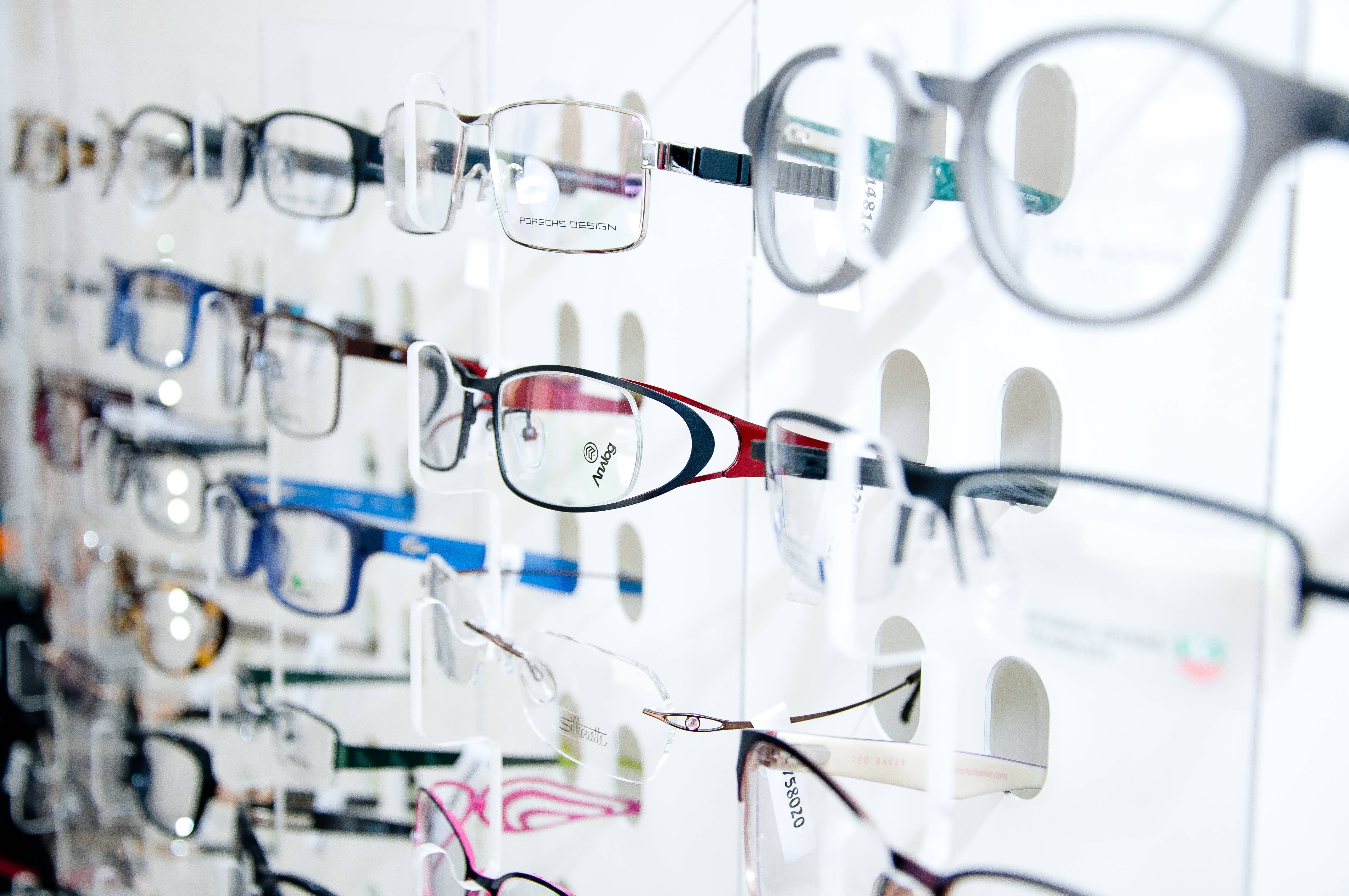 Очки при астигматизме: нужны ли они, как правильно подобрать, как привыкнуть к таким окулярам