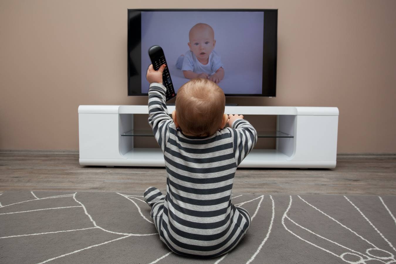 Дети и телевизор: влияние на психику и здоровье
