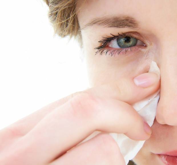 Как лечить излишнюю слезоточивость глаз и что нужно знать об этом