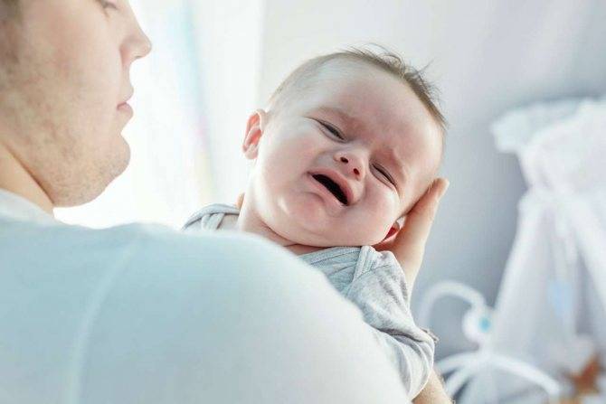Почему новорожденный закатывает глаза, когда засыпает