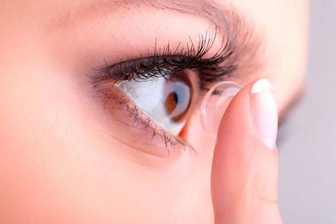 Сколько можно носить линзы контактные для глаз, меняют ли каждый день через час, как долго и часто используют цветные однодневные