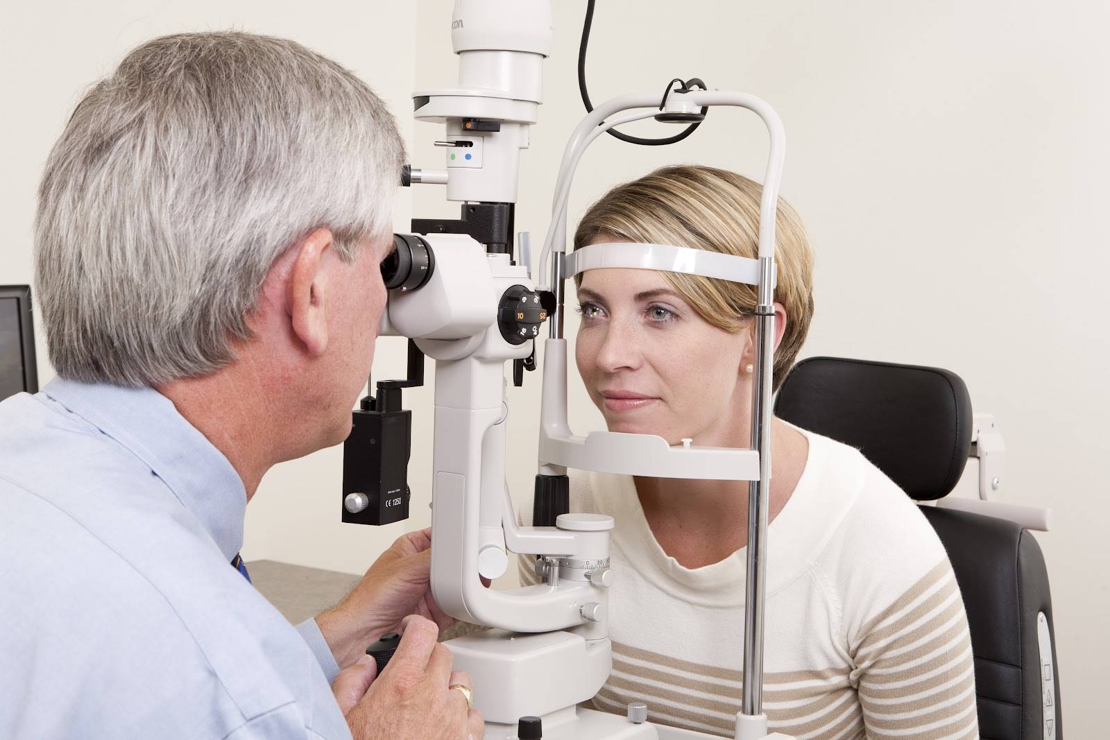 Офтальмоскопия глазного дна: описание, прямая и не прямая, методика проведения и расшифровка результатов