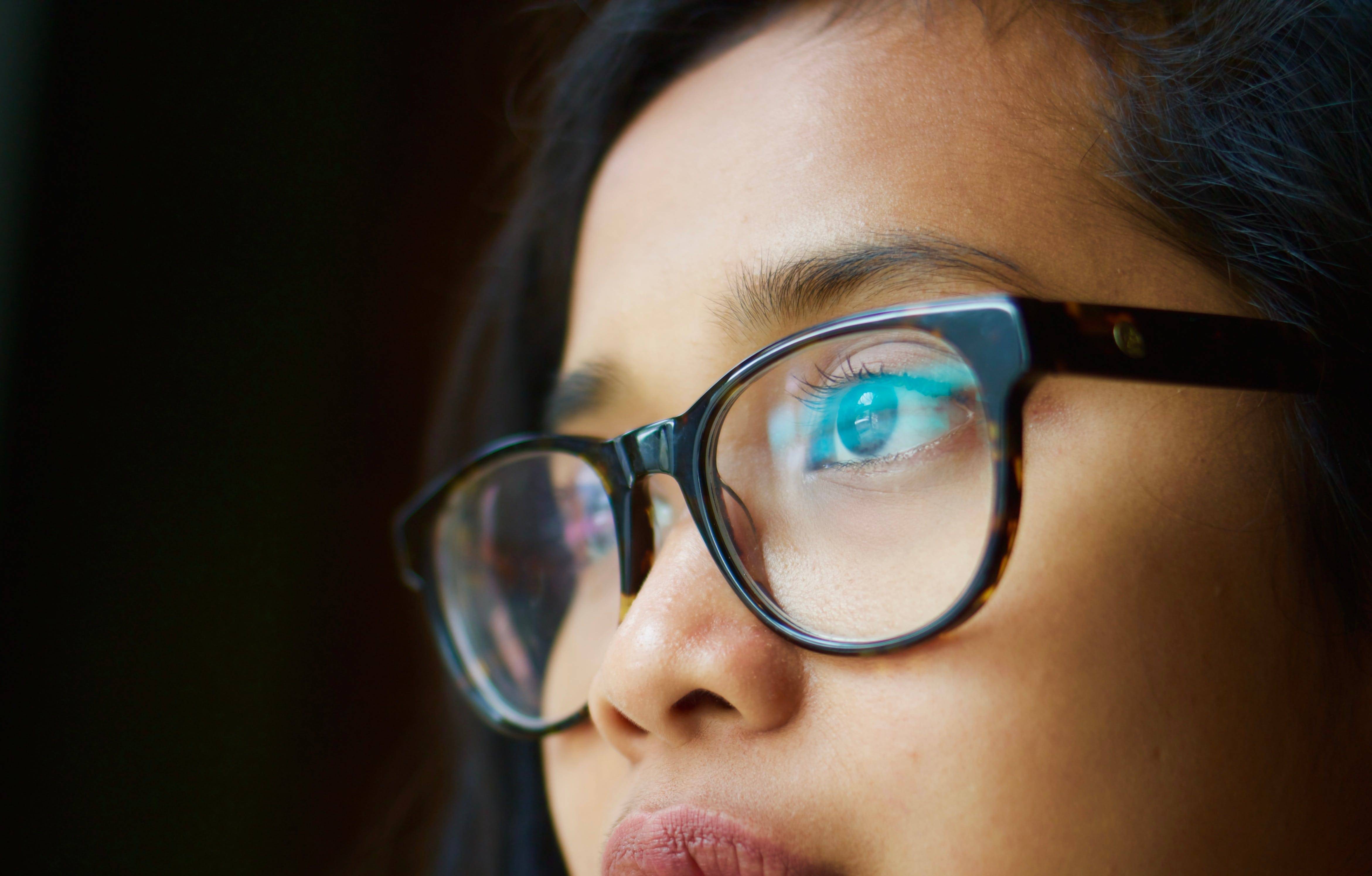 Что лучше очки или линзы: плюсы и минусы, что выбрать при близорукости, можно ли применять контактную коррекцию у ребенка