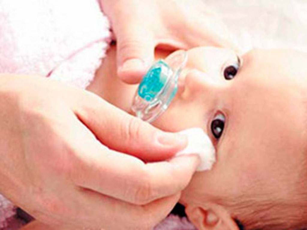 Как протирать глаза новорожденному ребенку – чем обрабатывать глазки