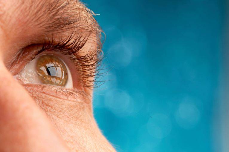 Мерцание в глазах: причины, диагностика, лечение