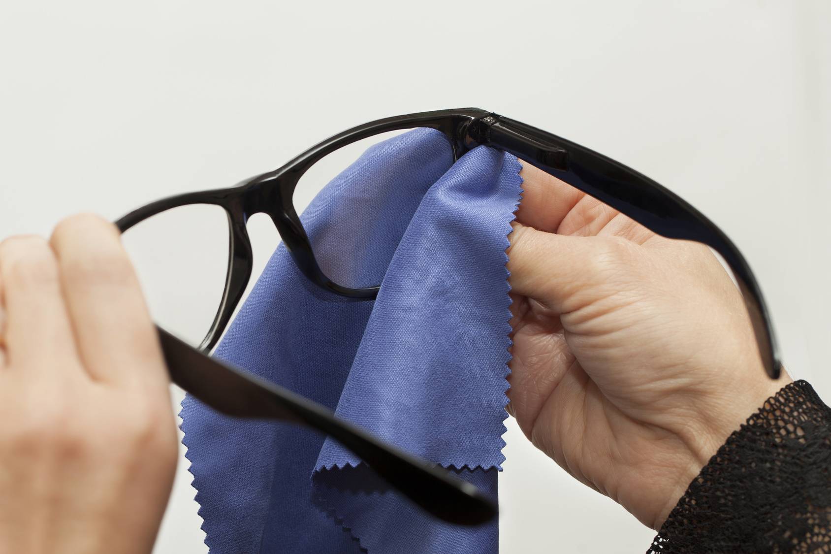 Как ухаживать за очками для зрения с антибликовым покрытием - лечение глаз