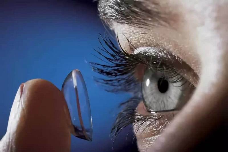 Что делать если линза упала на пол. контактная оптика таит в себе угрозу зрению? может ли линза закатиться за глазное яблоко