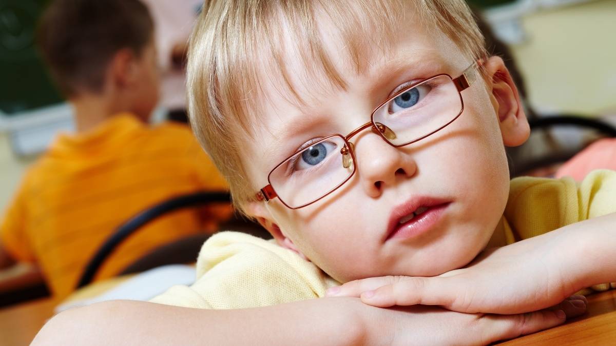 Ухудшение зрения: причины падения зрения у детей, возрастное снижение зрения, лечение