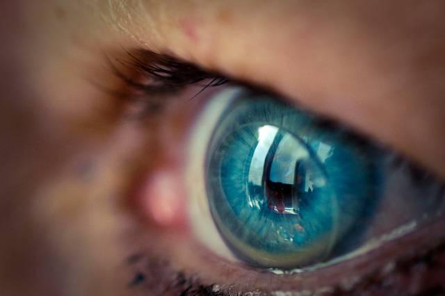 Узнайте как влияют на глаза цветные линзы