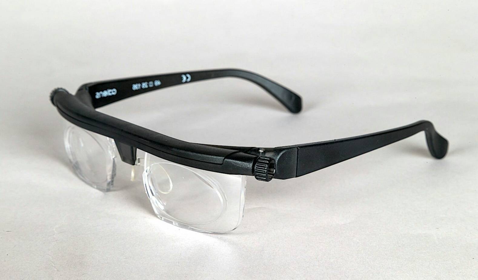 Как подобрать очки для чтения - "здоровое око"