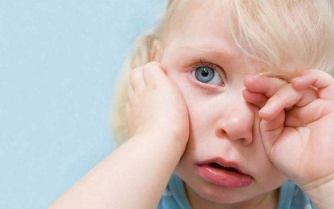 Почему ребенок трет глаза и нос, возможные причины?