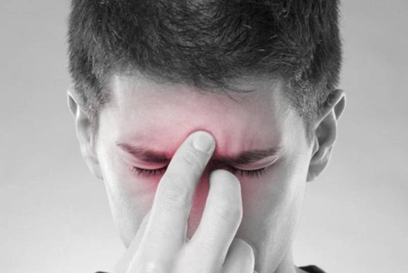 Что делать, если глаз покраснел и болит: 5 эффективных препаратов