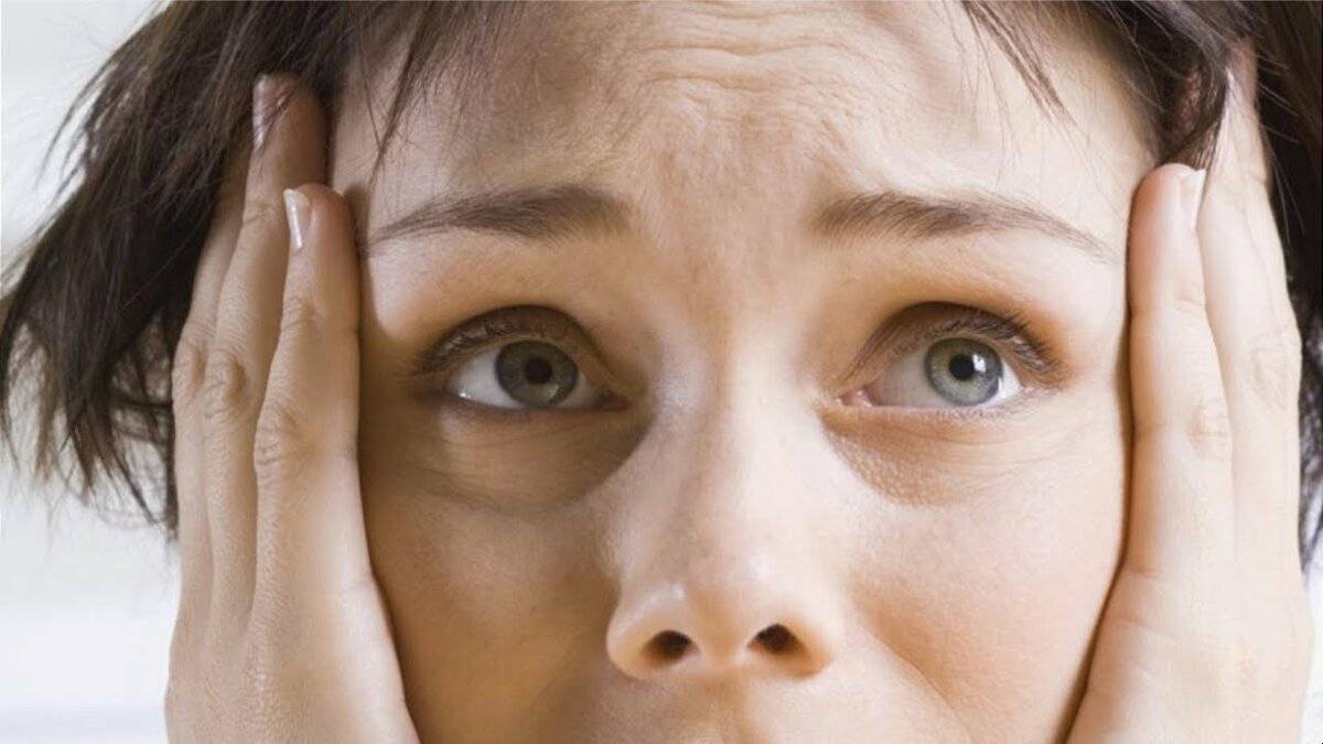 Частое моргание глаза у взрослых причины лечение