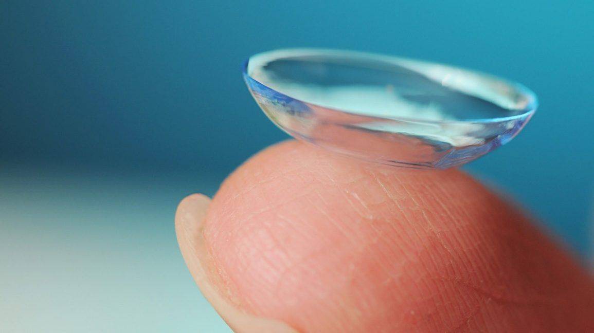 10 мифов о контактных линзах, в которые все верят - лайфхакер