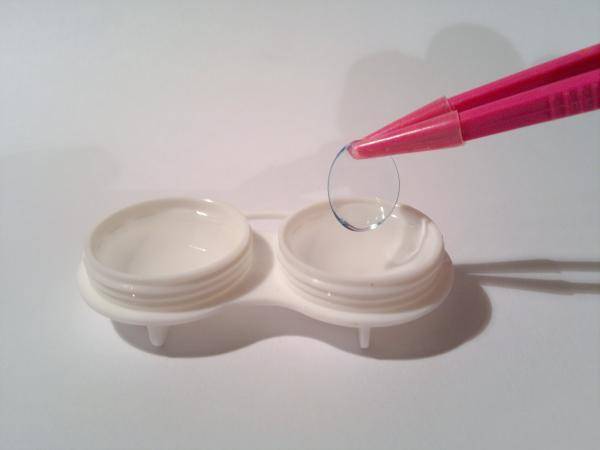 Глубокая очистка мягких контактных линз: обзор пероксидных растворов и энзимных таблеток