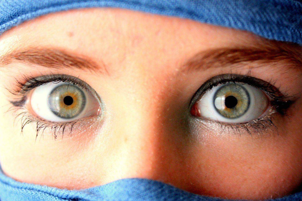Зрачки разного размера (анизокория) - "здоровое око"
