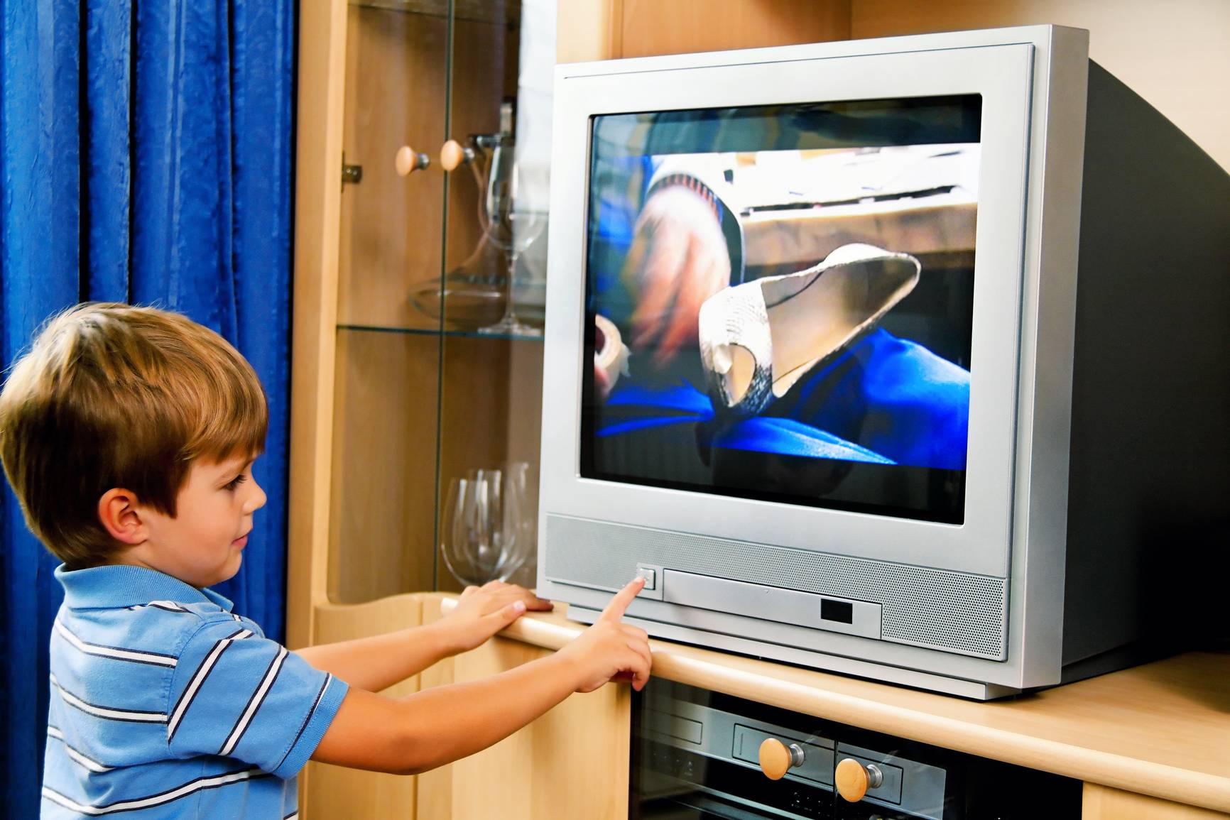 Почему пожилым людям вредно смотреть телевизор. как телевизор и компьютер ухудшают работу мозга
