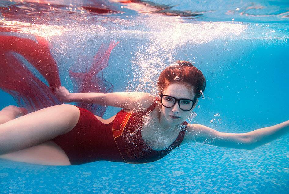 Можно ли купаться в контактных линзах в море, бассейне и ванной
