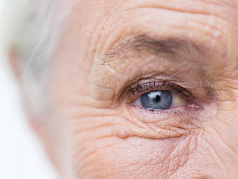 Все о старческой катаракте: виды, причины, лечение и когда нужно бить тревогу?