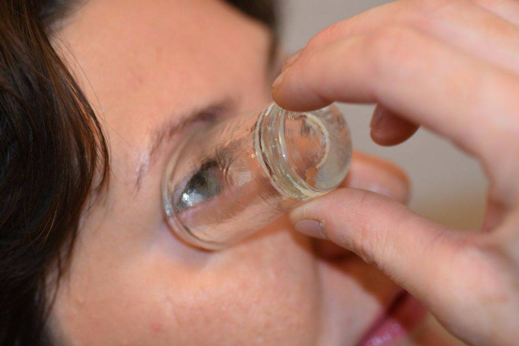 Как ухаживать за линзами контактными - как хранить, как делают для глаз