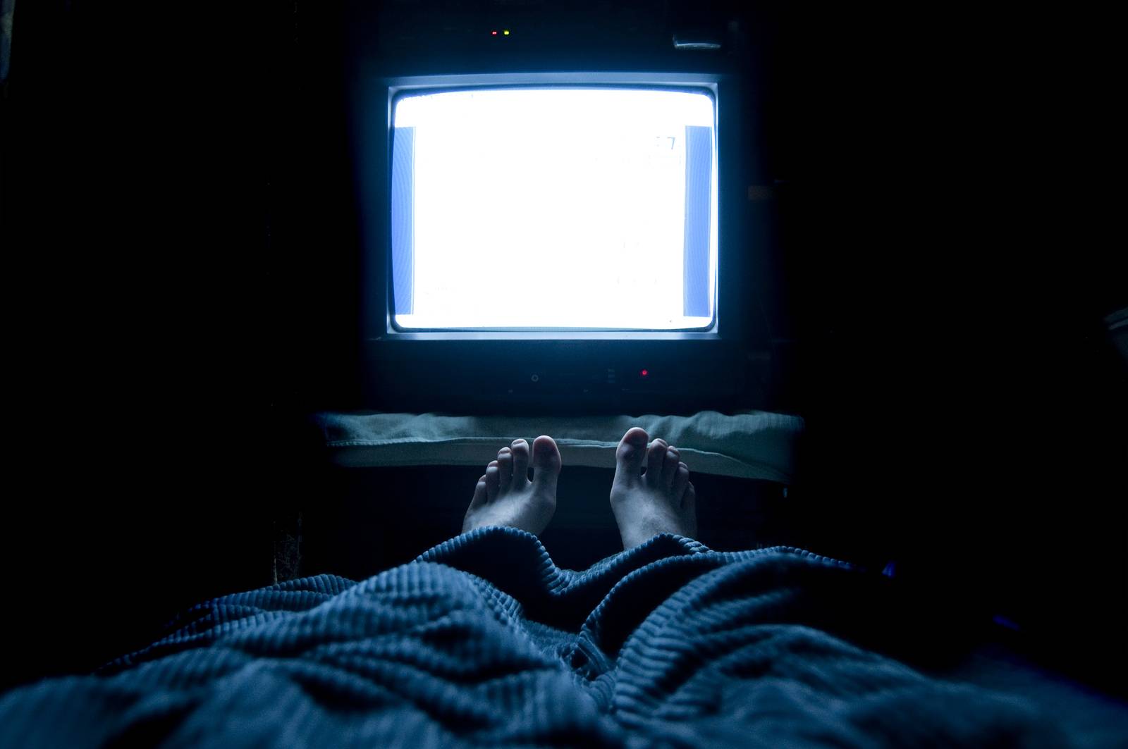 Почему вредно долго смотреть телевизор и как это отражается на здоровье