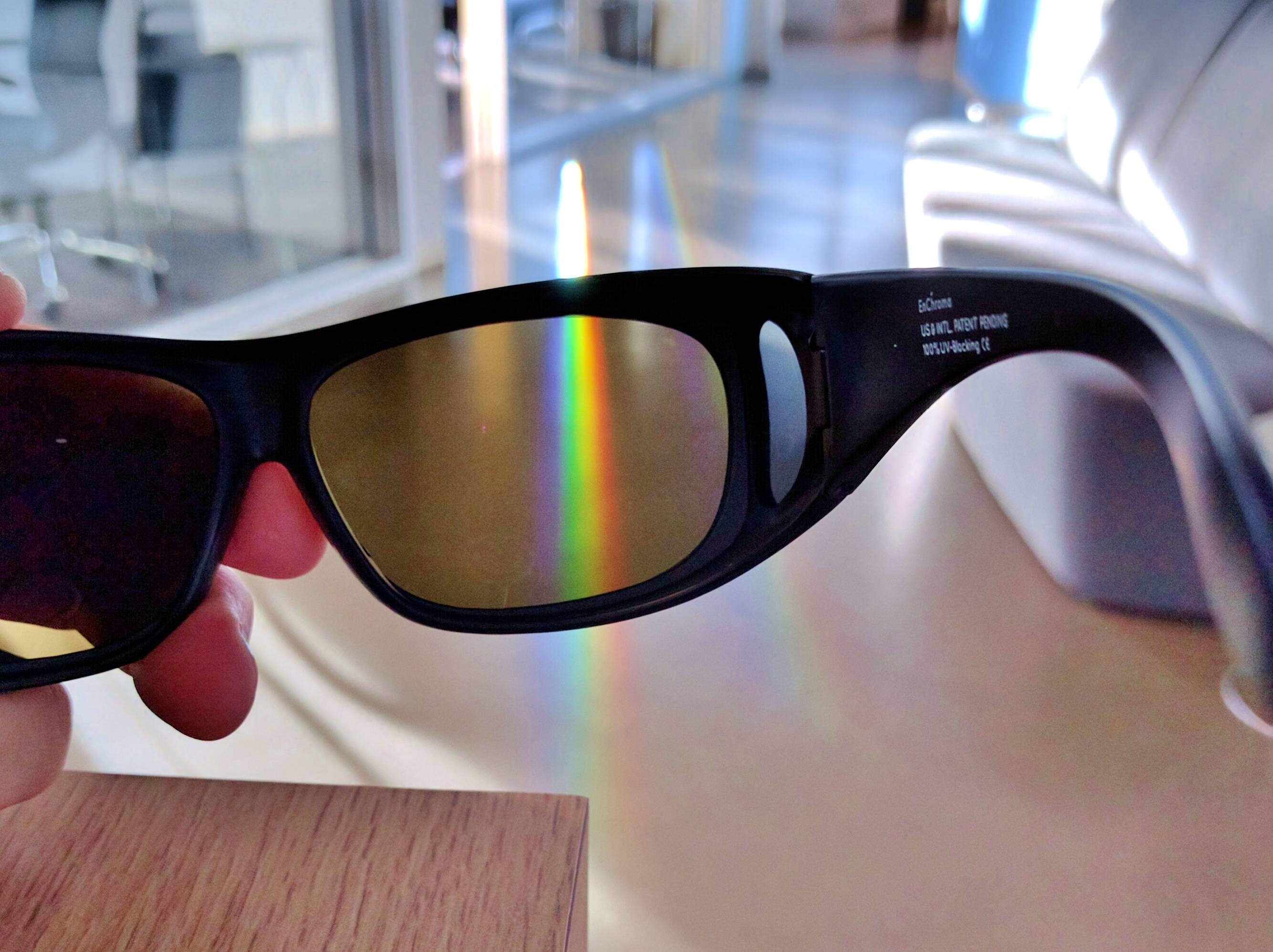 Солнцезащитные очки бывают. Очки Enchroma. Очки для дальтонизма. Энхрома очки для дальтоников. Очки для коррекции цветовосприятия.