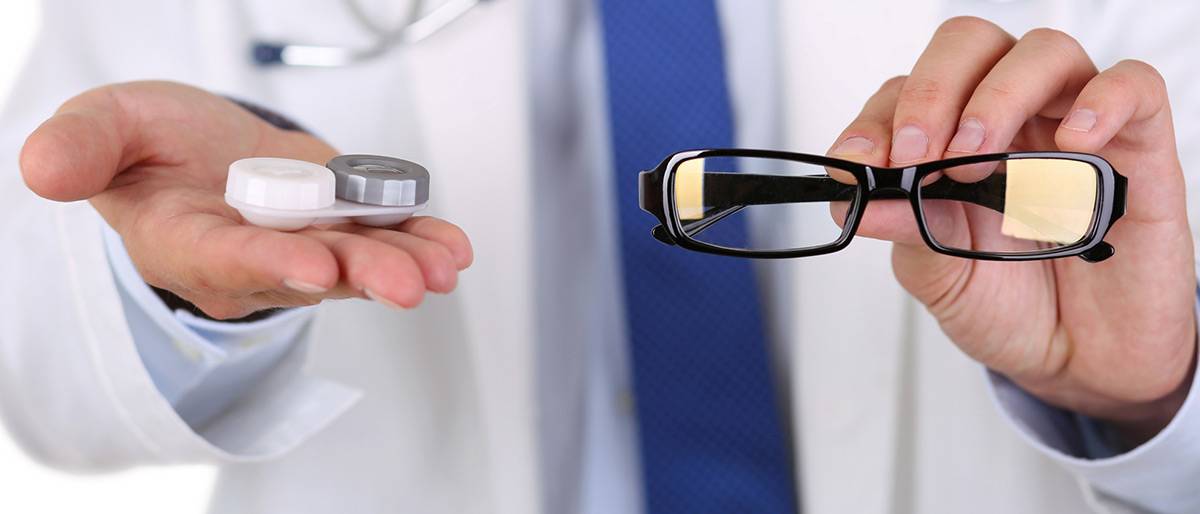 Что лучше выбрать: очки или контактные линзы (все плюсы и минусы)
