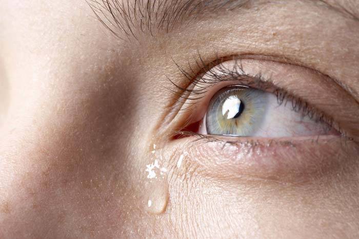 Почему у ребенка слезятся глаза и что делать? | компетентно о здоровье на ilive