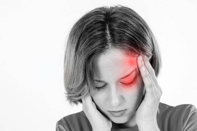Болит лоб и давит на глаза - причины, симптомы, диагностика и методы лечения