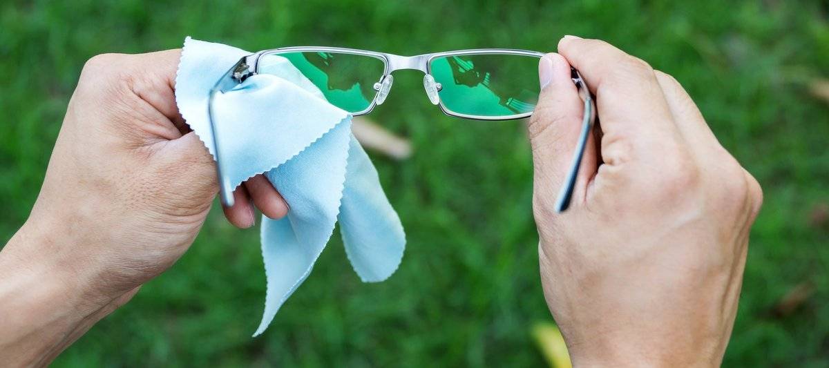 Как ухаживать за очками для зрения: чистка, мойка