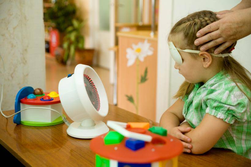 Причины нарушения зрения у детей и способы лечения