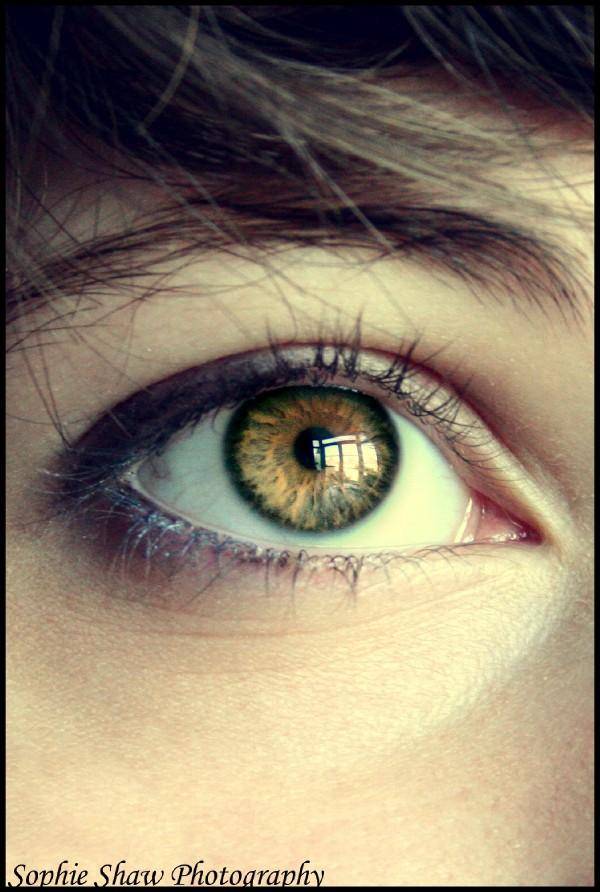 О чём говорит болотный цвет глаз у людей