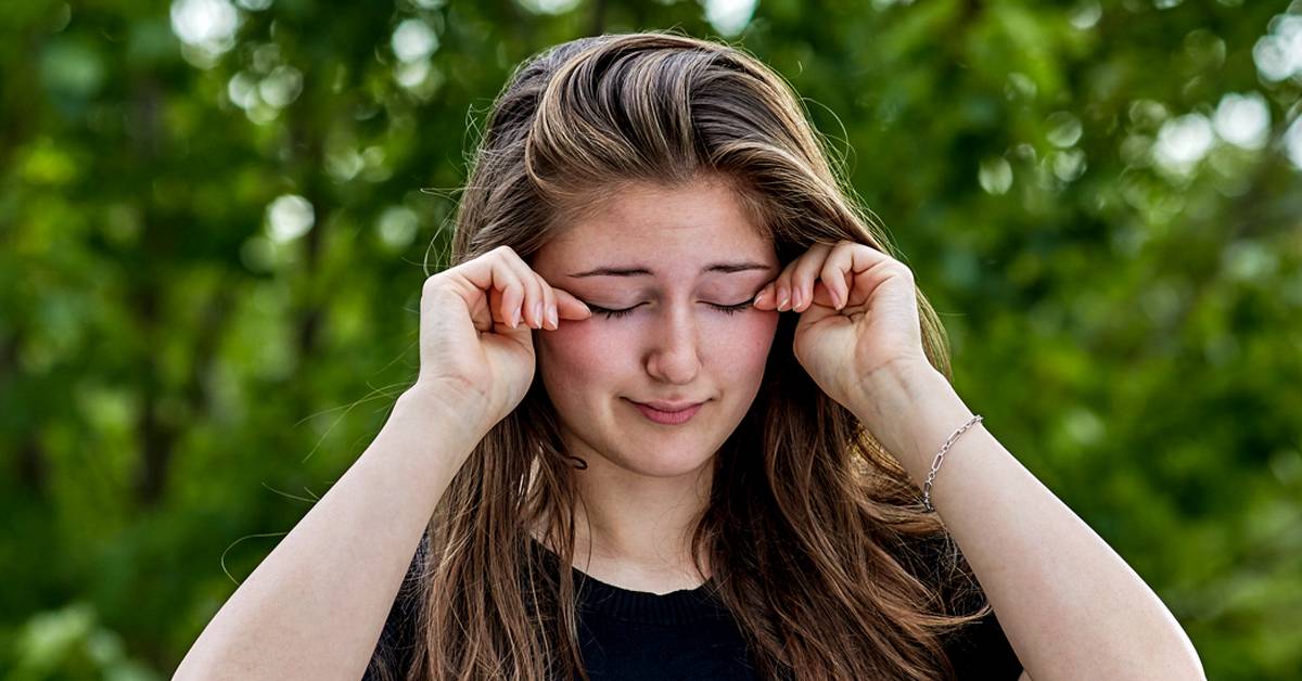 Почему у взрослых развивается светобоязнь глаз и как ее лечить?